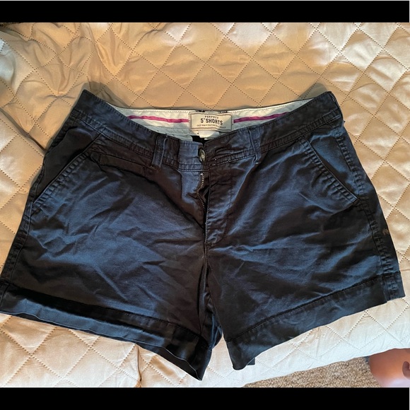 Womens 5” The Perfect shorts From Old Navy size 4 - Picture 2 of 3